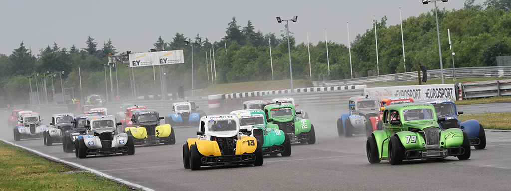 Legends Car Cup giver altid publikum et underholdende race.
(Foto: Motorsporten.dk)